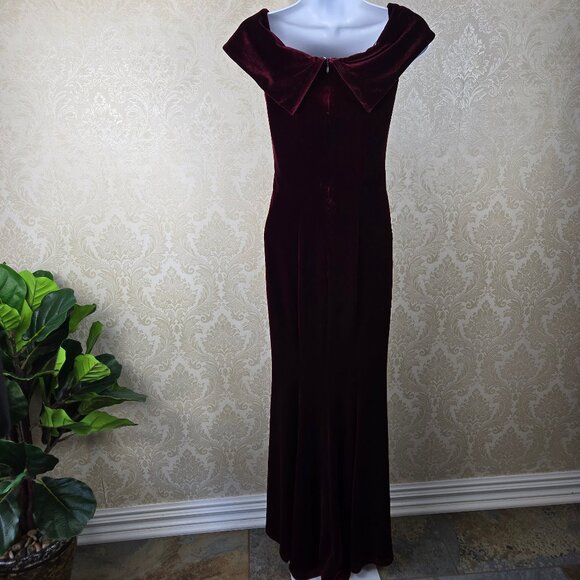 Avery G Size 0 Maroon Velvet On/Off Shoulder Formal Dress Gown Front Slit Train - Picture 4 of 12